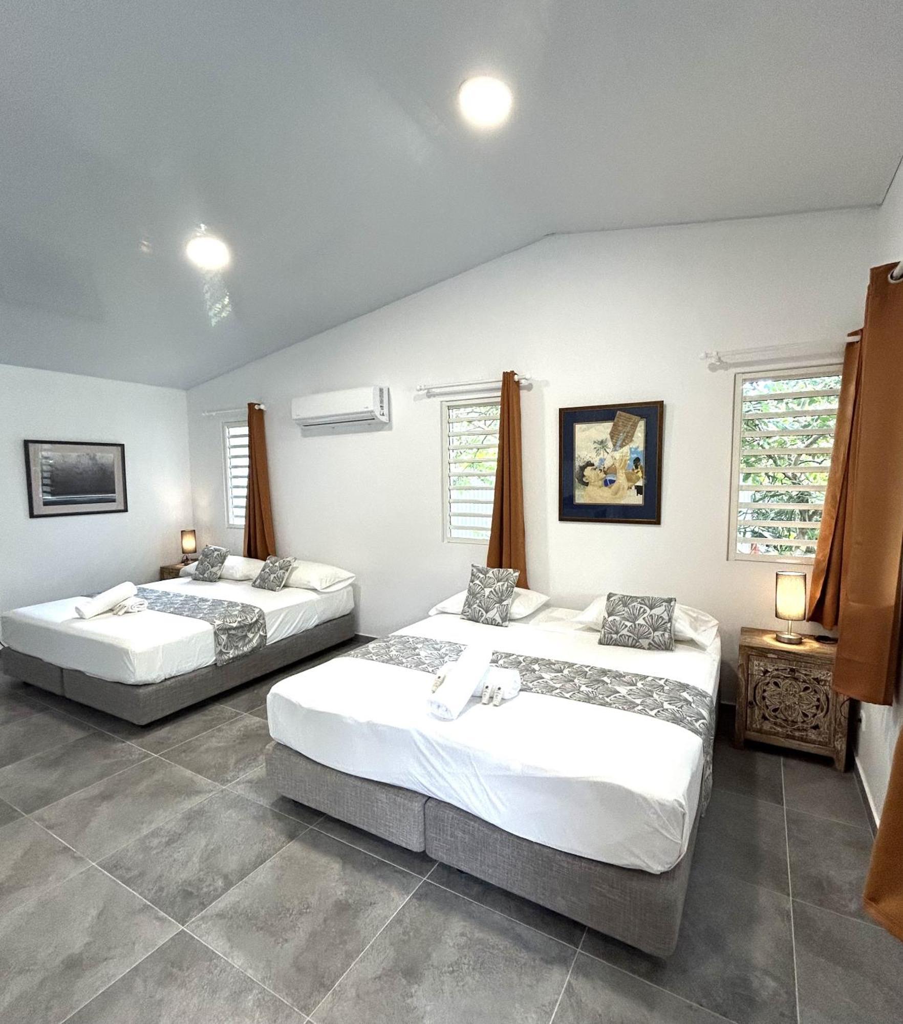 Pare Lodge Tahiti Pirae Room photo