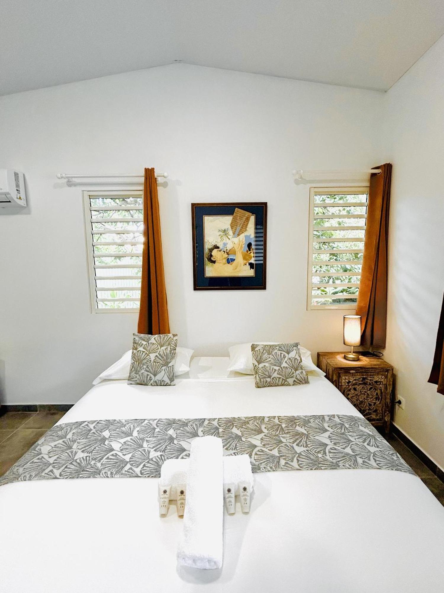 Pare Lodge Tahiti Pirae Room photo